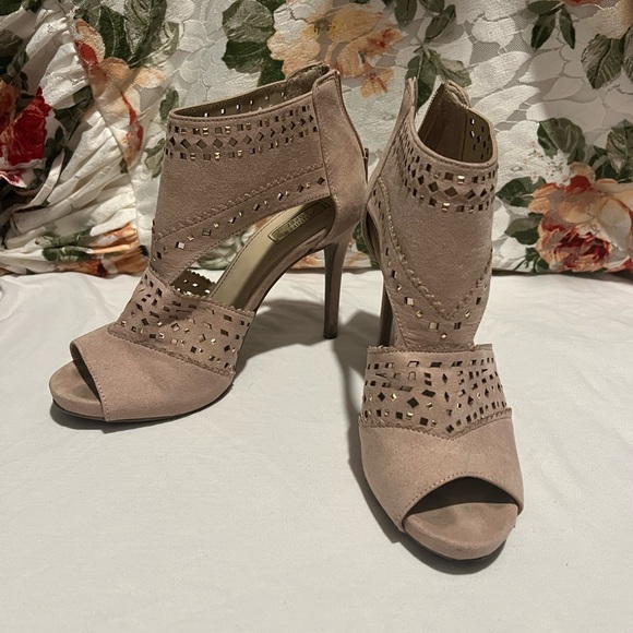 Pink Heels - Picture 10 of 10